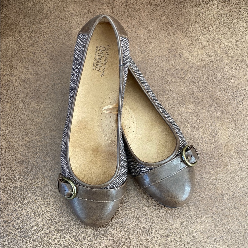 Croft and Barrow Brown and Gray Flats with Buckle